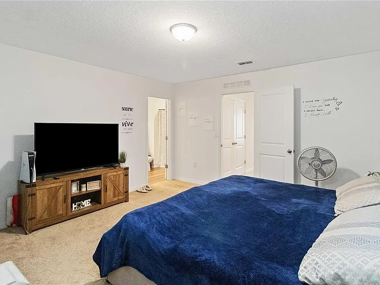 592 Madison Dr — Photo 12