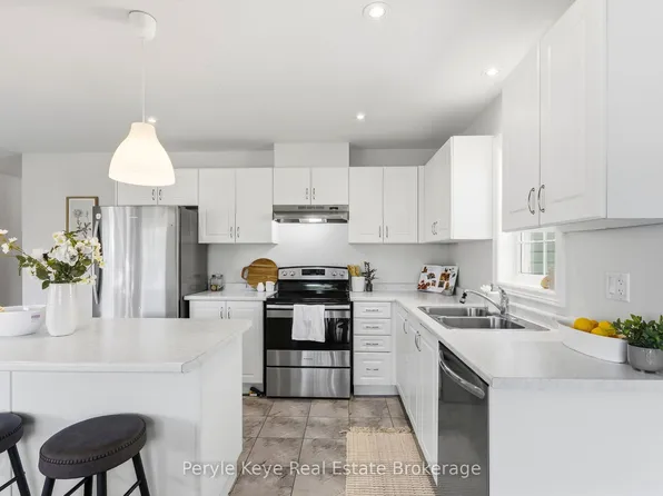 81 Douglas Dr, Bracebridge, ON P1L 0L3