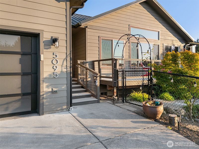 4th image of 5095 NE Willow Road
