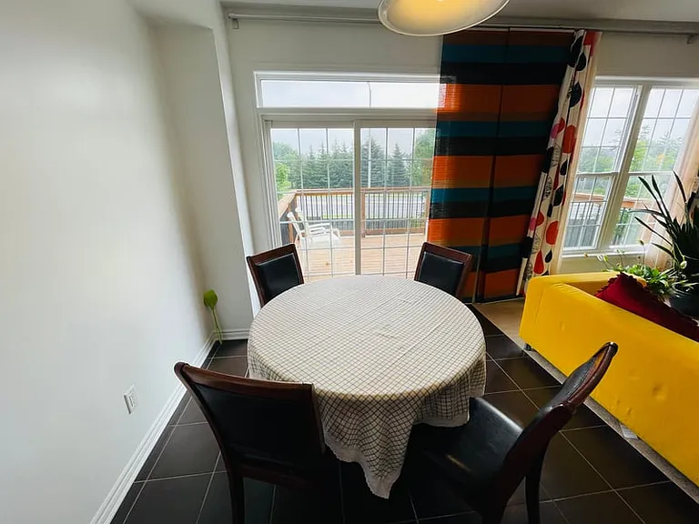 108 Battersea Cres — Photo 3