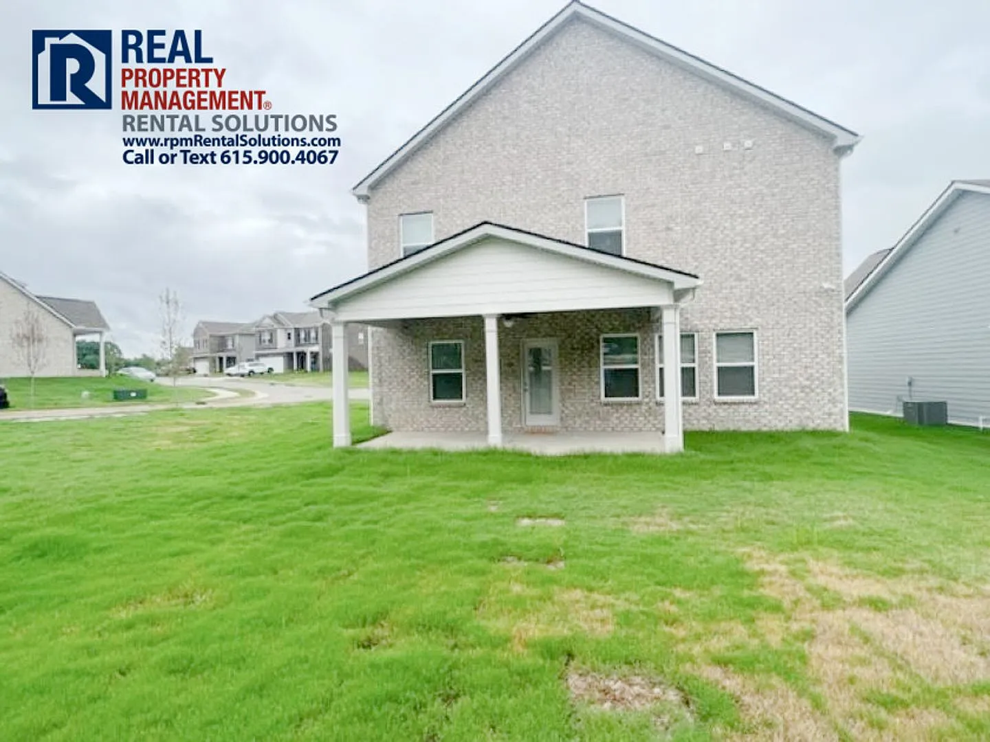 Gorgeous all brick home in Antioch! Attached garage and on a corner lot! — Photo 2
