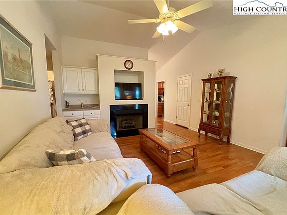 5th image of 109 Doe Run