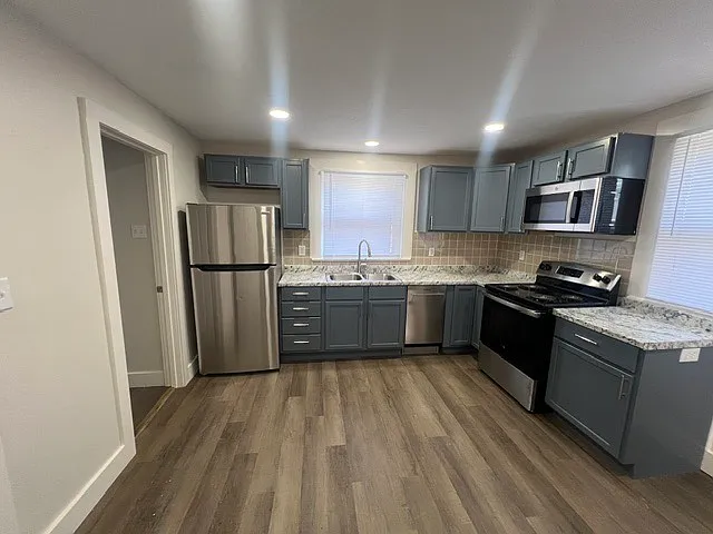 915 Rockhill St #2B — Photo 3