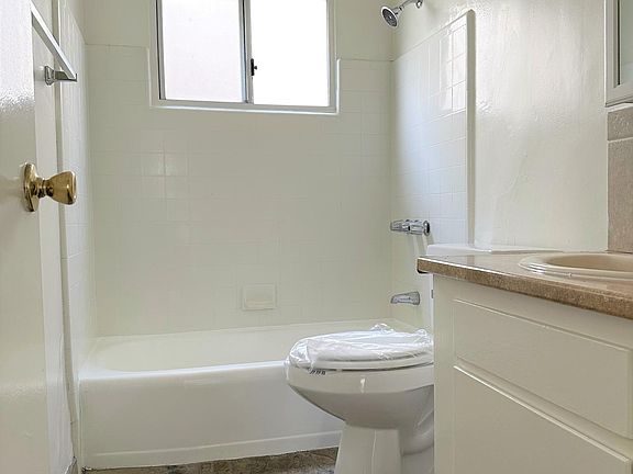 3rd image of 1506 Barry Ave APT 2