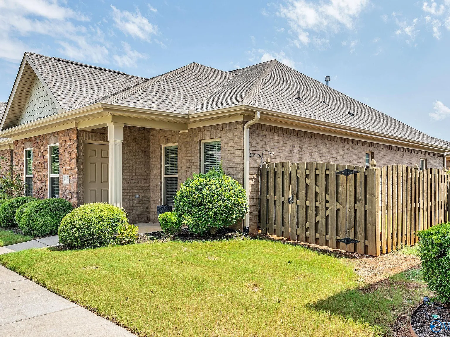3 bed, 2.0 bath, 1710 sqft, $1,995 — Photo 3