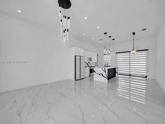 5th image of 3101 Sara Ave S