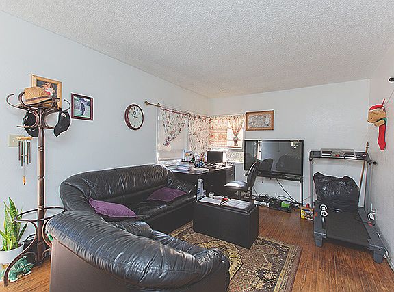 3rd image of 3359 Roseview Ave