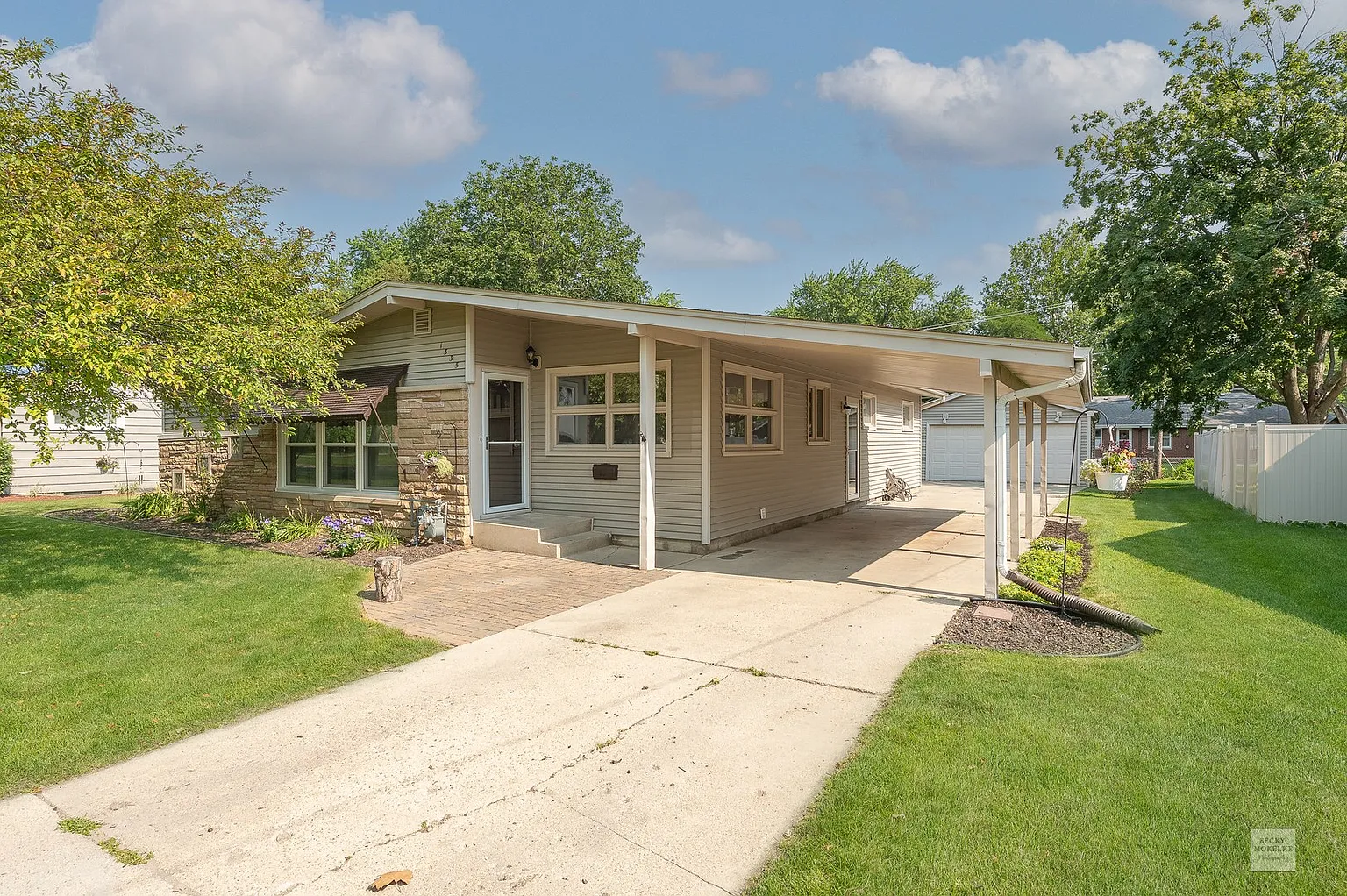 1335 Plum St photo 1