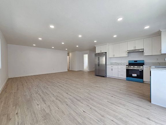 4th image of 1038 Adel Ave