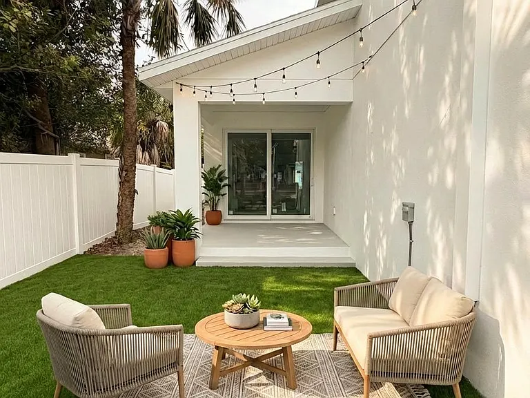 940 James Ave S — Photo 12