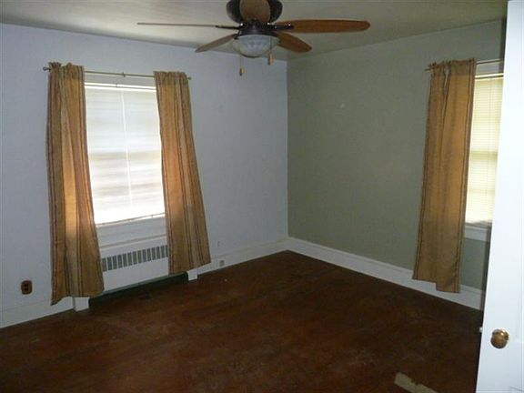 5th image of 305 Southampton St