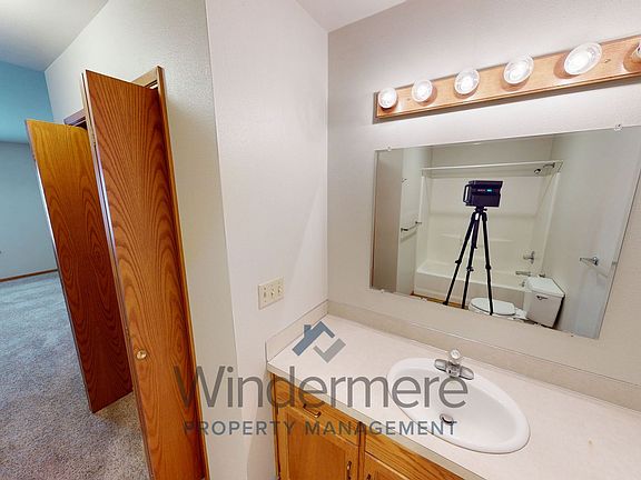 4th image of 802 & 804 SE Marine Dr #804