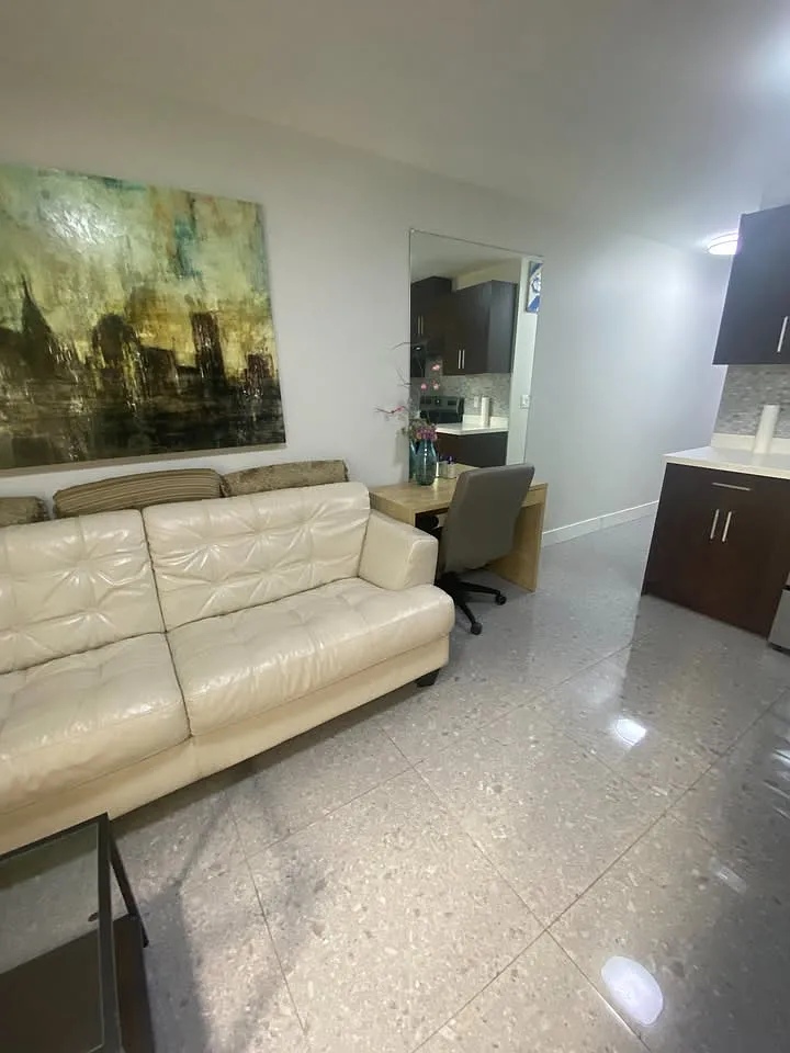 2 bed, 850 sqft, $2,500 — Photo 2