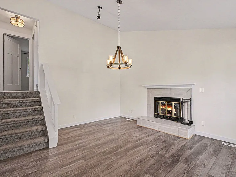 2029 Ambleside Dr — Photo 2