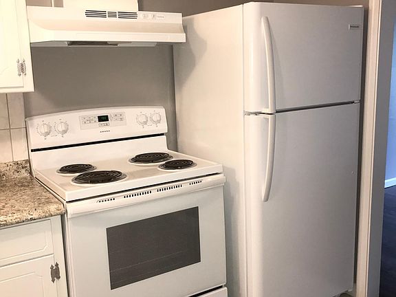New stove and refrigerator