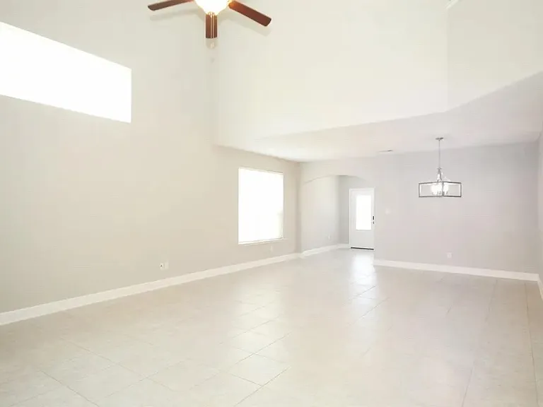 2136 Mulberry Dr — Photo 6