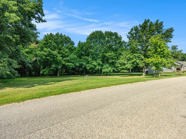 902 Double Eagle Rd, Otsego, MI 49078