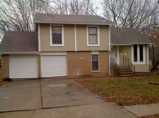 7905 Sunset Cir, Grandview, MO 64030