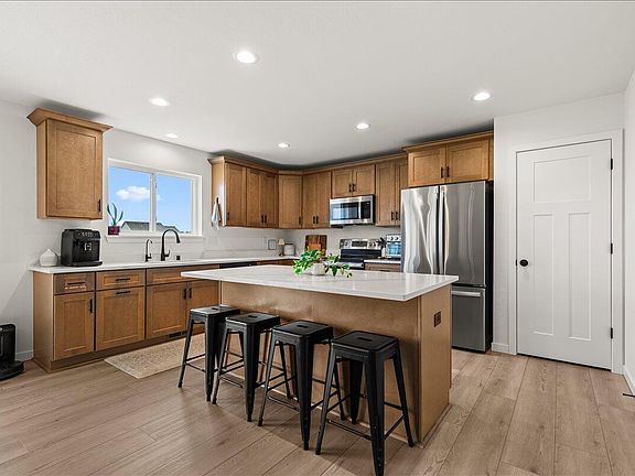 5th image of 192 Sapphire LANE