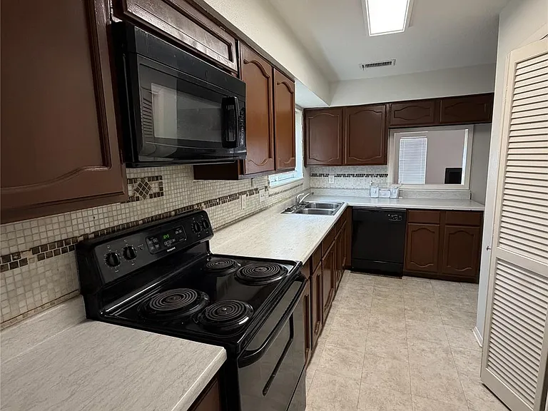7841 Green Lawn Dr #7841 — Photo 4