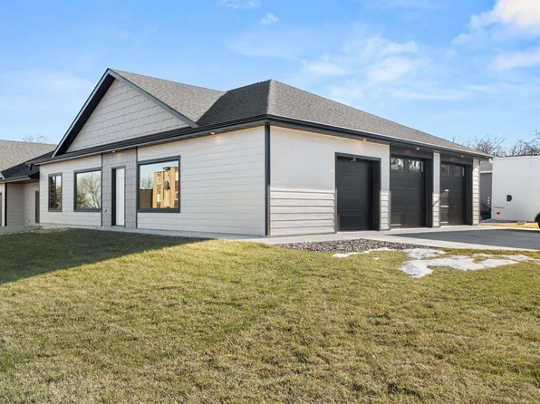 301 Greenview Dr, Yankton, SD 57078