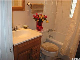 4th image of 2080 Lewis Dr