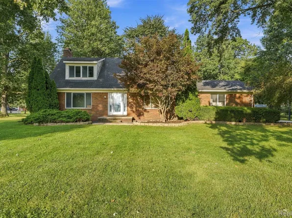 26516 Romine Rd, New Boston, MI 48164