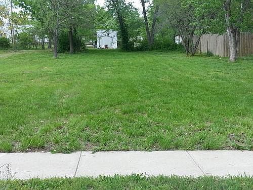 2nd image of 208 W Fite St