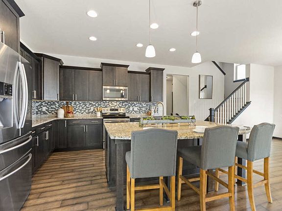 3rd image of 500 Oakmont Dr
