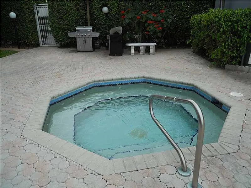 Cross Fox Condominium — Photo 4