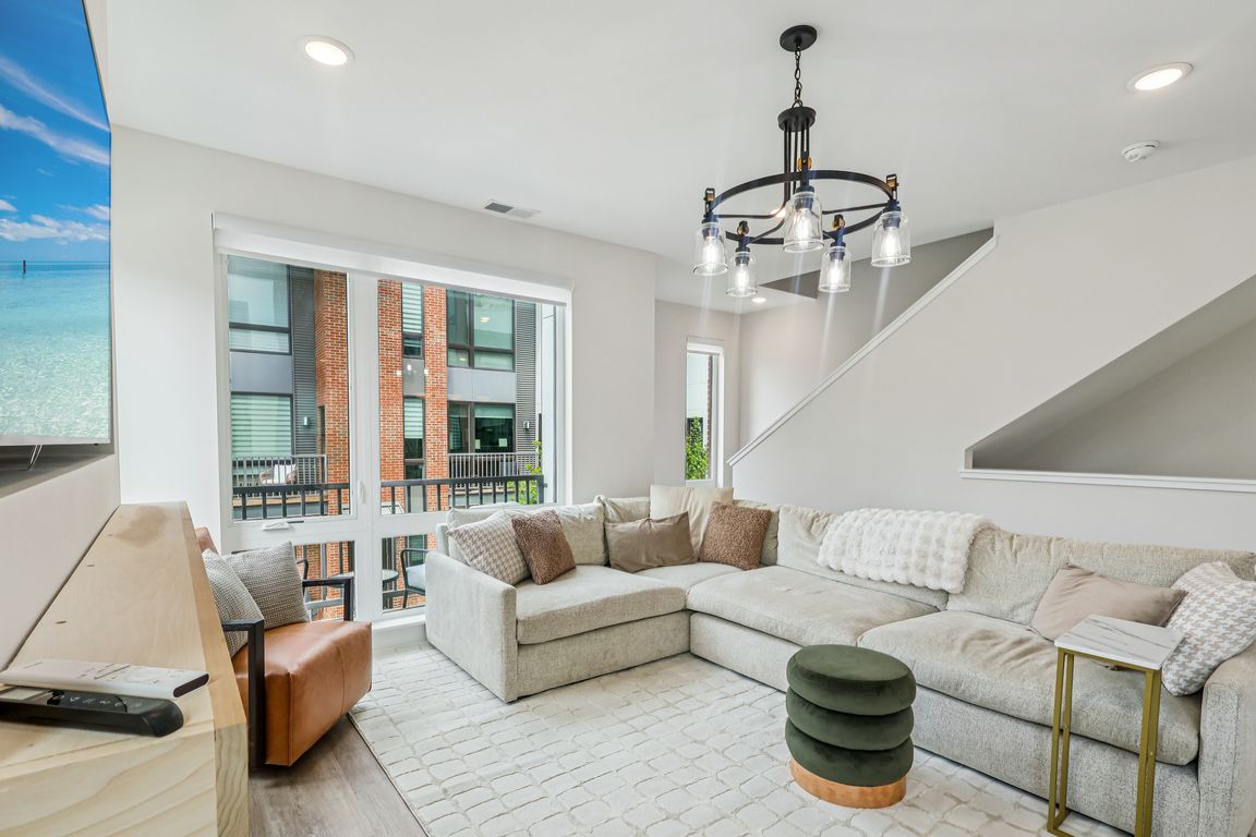 Park Place Ct-S2607-004.jpg