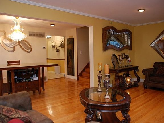 5th image of 10329 Lawler Ave