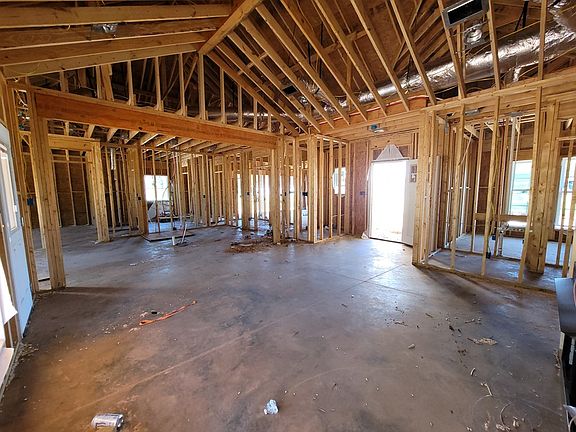 4th image of 188-29 Hollister Dr
