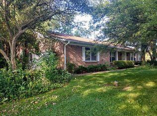 40W093 Deer Run Dr, St Charles, IL 60175