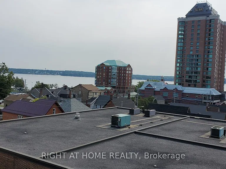 89 King St W — Photo 11