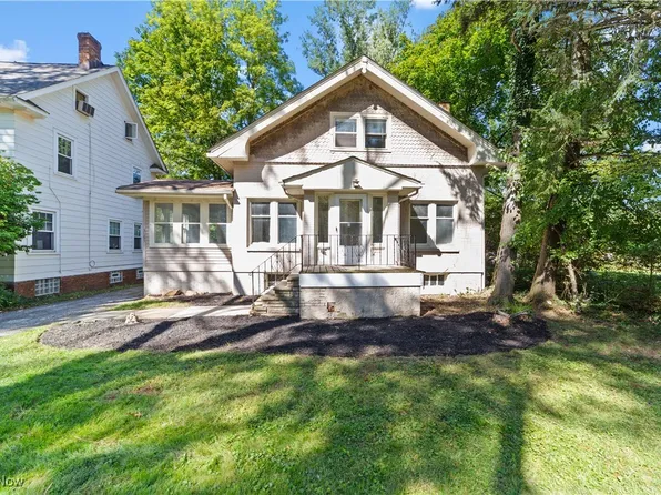 3165 Oak Rd, Cleveland Heights, OH 44118