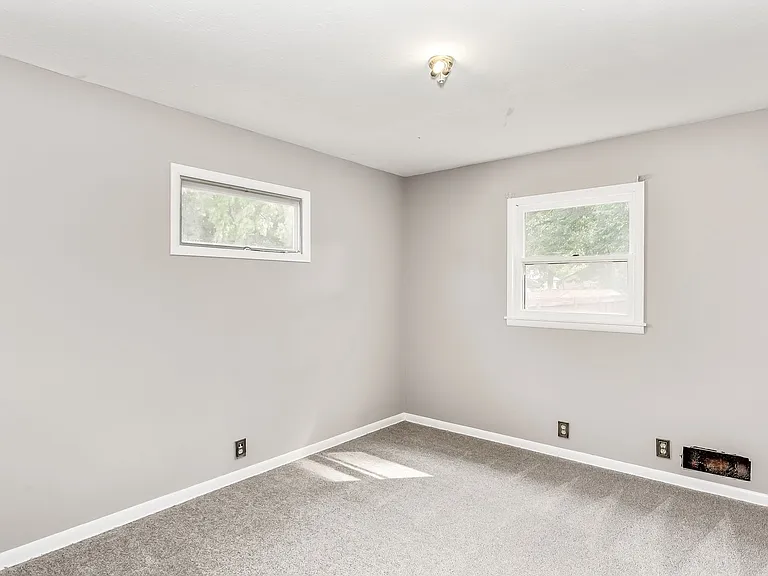 840 S Millwood Ave — Photo 7