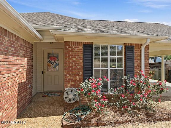 3rd image of 1021 Craig Cir