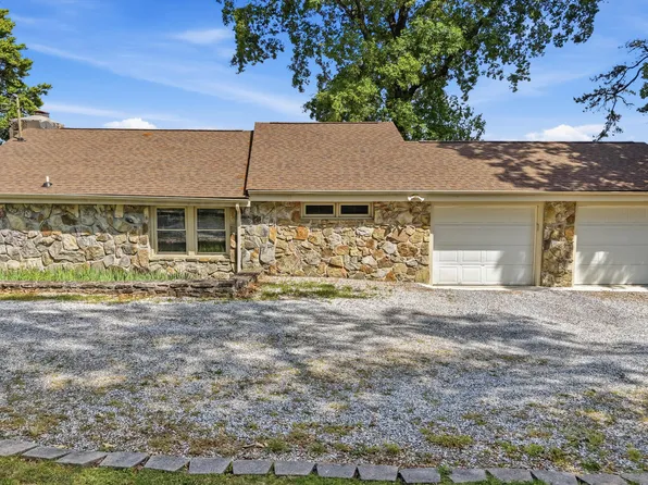 12024 Laurbrow Rd, Soddy Daisy, TN 37379