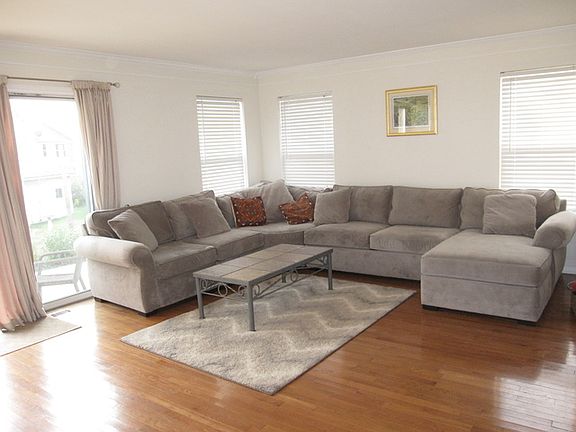 5th image of 804 Dover Cir