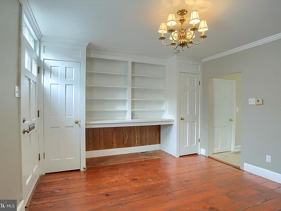 3rd image of 109 S Bedford St