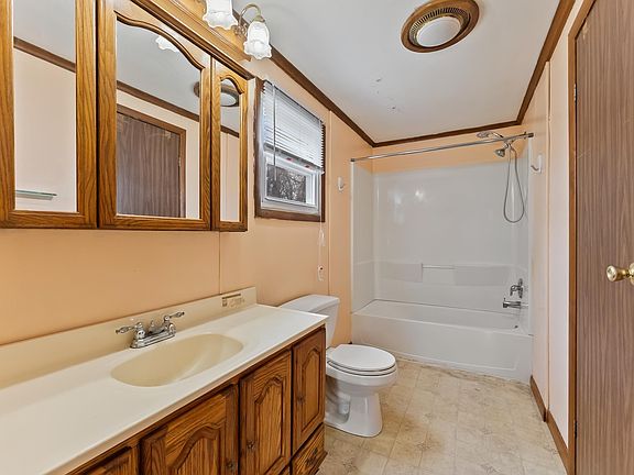 3rd image of 102 Freeman Ave