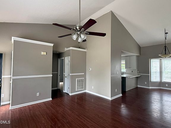 3rd image of 101 Thompson Dr