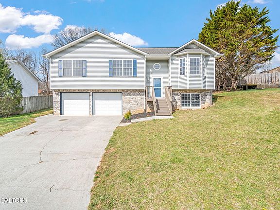 3rd image of 6715 Shimmering Brooks Ln