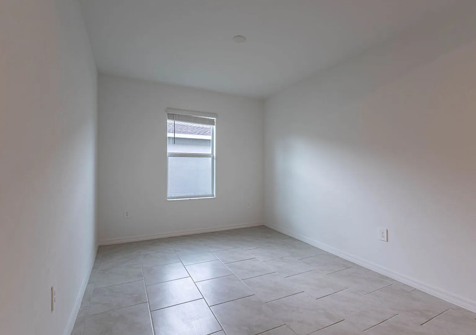 Brand New 6 Bedroom — Photo 4
