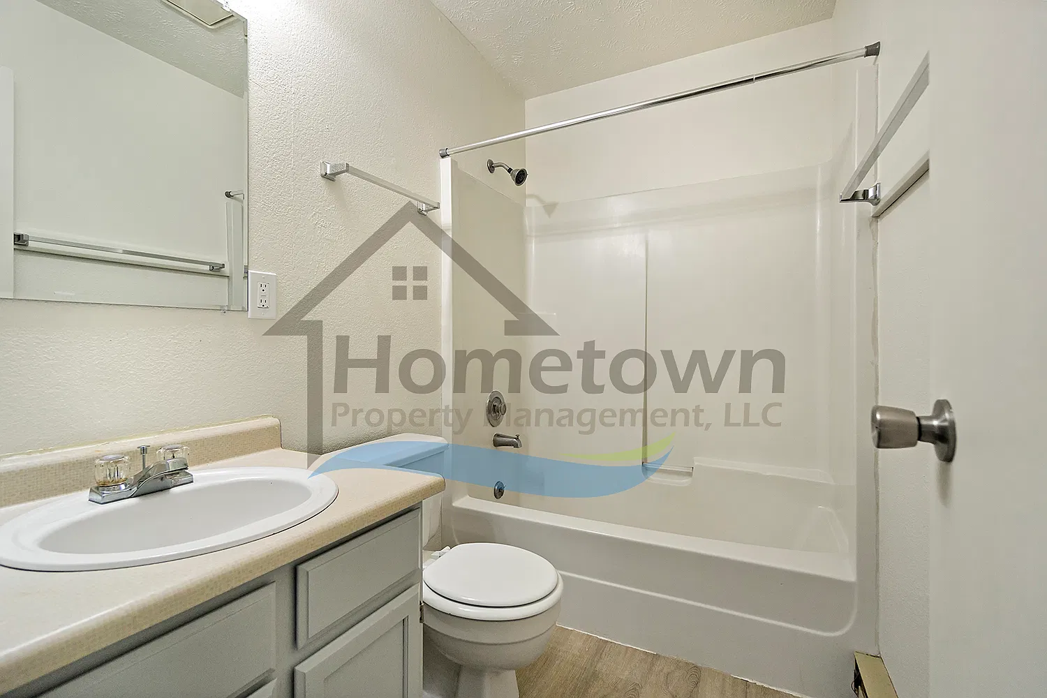 2 bed, 800 sqft, $1,300 — Photo 3