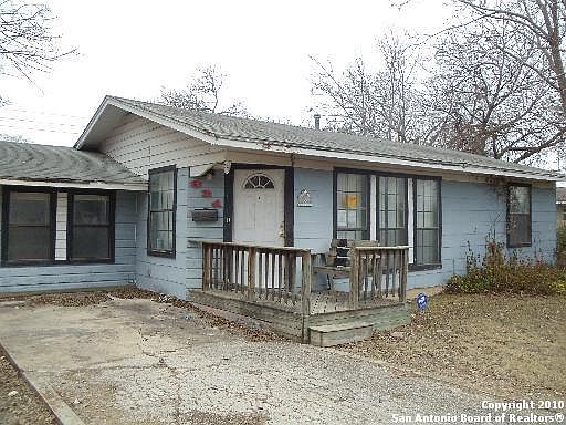 1st image of 821 CURTISS ST