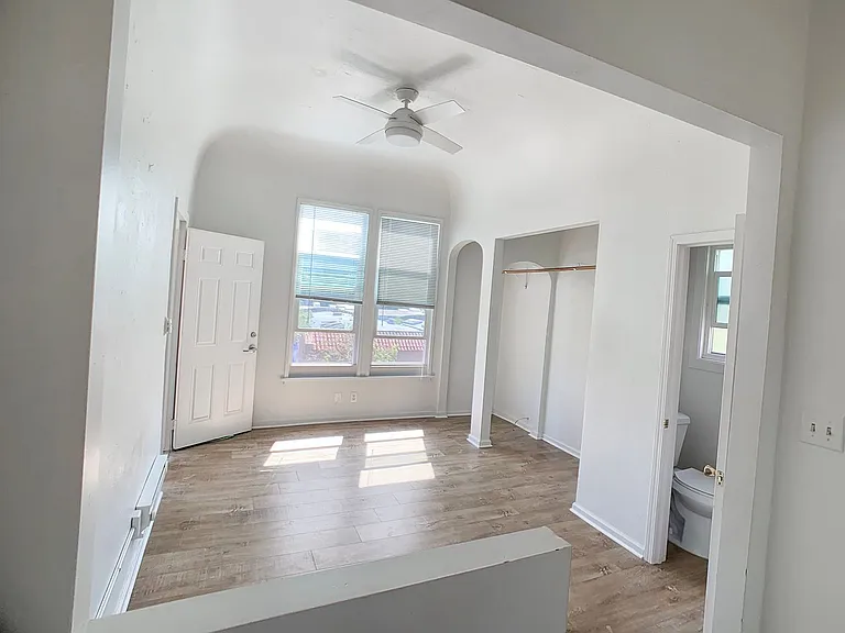 854 10th Ave — Photo 11