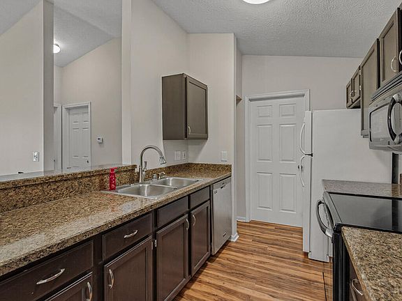 5th image of 42 Rio Grande Cir APT 6