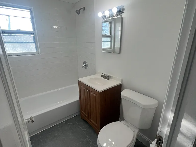Parkway Gardens Apartments — Photo 11